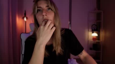 Linda Sofia help me get to 100 thumbs up online show from March 7, 1:13 am