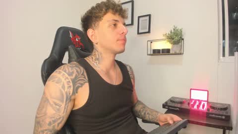 jacobb116 online show from December 2, 1:03 am