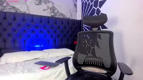 Snapshot of jacobjohns_ chatting on June 21, 5:43 am Jacob online show from June 21, 5:43 am
