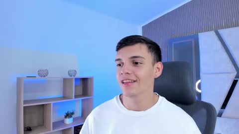 Snapshot of jacobrobeerts chatting on November 17, 8:25 pm Jacob online show from November 17, 8:25 pm