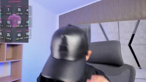 Snapshot of jacobrobeerts chatting on November 19, 9:15 pm Jacob online show from November 19, 9:15 pm