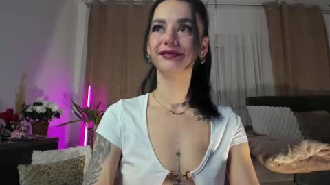 Jacqueline online show from March 25, 3:01 am