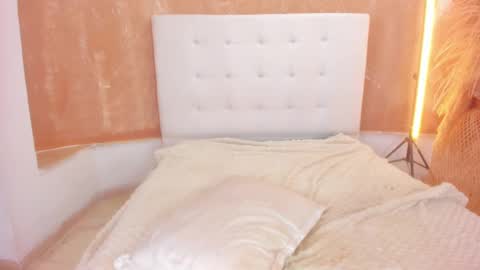 Vanniall online show from December 1, 7:36 pm