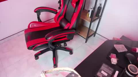 Snapshot of jade_brown_ chatting on October 31, 2:56 am Jade online show from October 31, 2:56 am