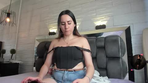  JADE  online show from December 22, 7:44 pm