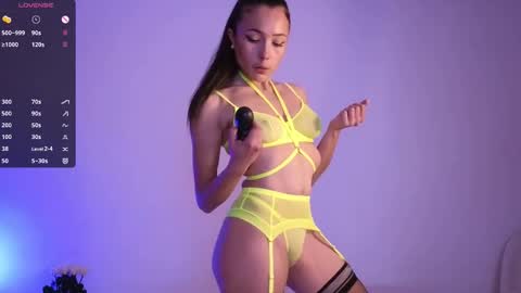 Jade Paris online show from November 13, 6:51 pm