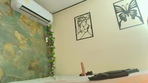 Snapshot of jade_roxx chatting on May 7, 12:21 pm JADE online show from May 7, 12:21 pm