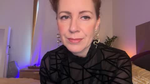 Snapshot of jade_slade chatting on June 2, 1:51 am Jade Slade online show from June 2, 1:51 am