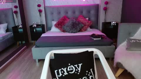 Snapshot of jade_storm_ chatting on January 19, 8:09 pm JADE online show from January 19, 8:09 pm