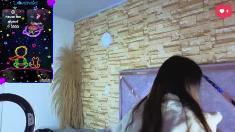 jade white  online show from March 25, 1:39 pm