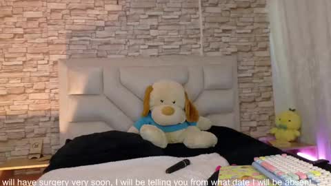 jade white  online show from May 14, 12:56 pm