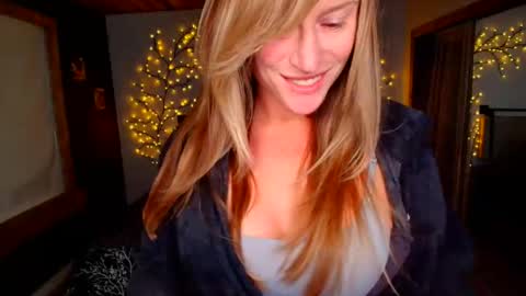jadeamaryllis_ online show from May 1, 2:21 pm