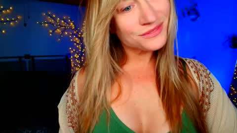 jadeamaryllis_ online show from May 3, 1:28 pm