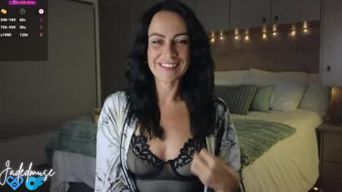 Jade online show from April 3, 8:18 pm