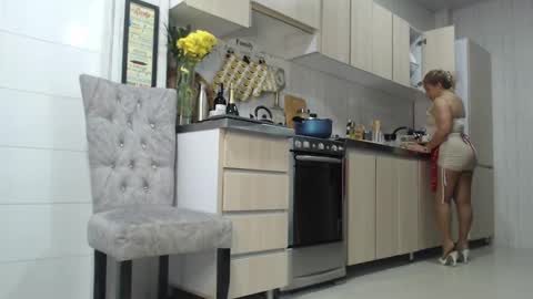 Snapshot of jadeee_11 chatting on February 13, 9:49 pm Jade online show from February 13, 9:49 pm