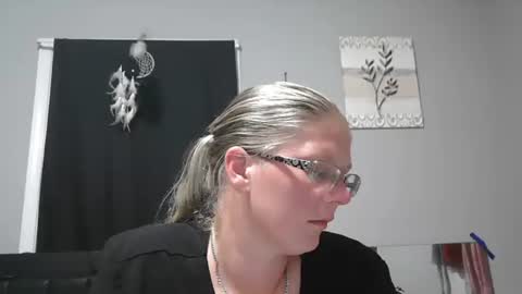 JadeLuv online show from November 6, 1:39 am