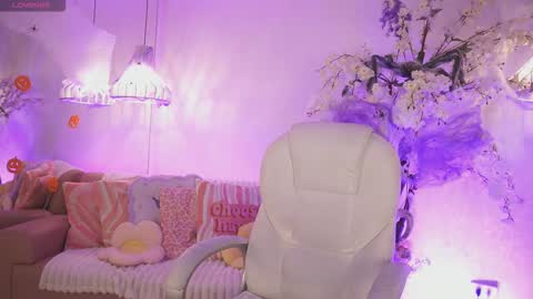 Jade Summer online show from October 17, 11:35 am