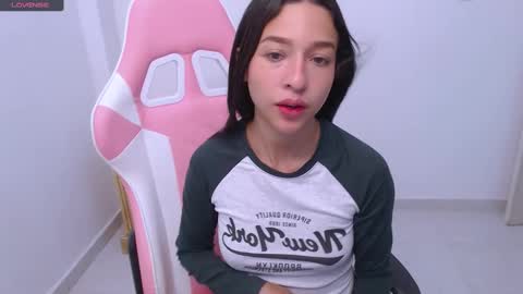 Snapshot of jadesunny chatting on December 10, 8:51 am JADE 3 online show from December 10, 8:51 am