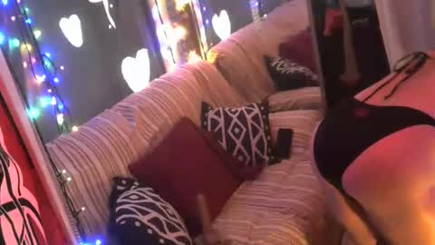 Snapshot of jaebaegoandslay chatting on January 6, 9:43 pm Jamie Rose Queenschild ever... online show from January 6, 9:43 pm