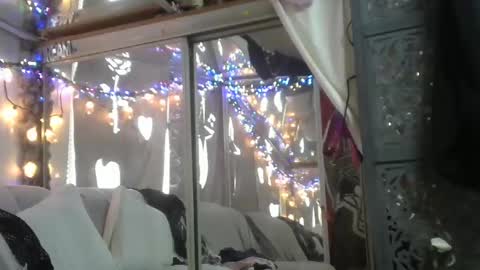 Snapshot of jaebaegoandslay chatting on February 4, 6:27 pm Jamie Rose Queenschild ever... online show from February 4, 6:27 pm