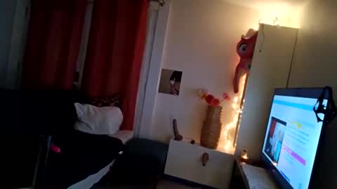 Snapshot of jaebaegoandslay chatting on February 2, 4:33 am Jamie Rose Queenschild ever... online show from February 2, 4:33 am