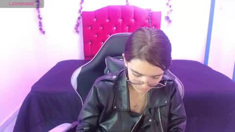 jaide412638 online show from May 26, 9:00 pm