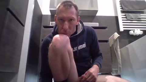 Snapshot of jak_81 chatting on December 11, 7:09 am jak_81 online show from December 11, 7:09 am