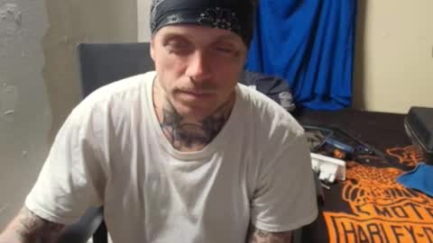 showingitoff online show from January 7, 3:20 am