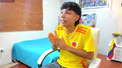 jake_falcon online show from July 4, 11:38 am