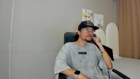 Jake  online show from June 9, 7:25 pm