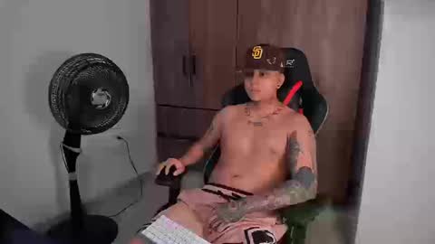 Snapshot of jake_pons chatting on March 17, 9:29 pm Jake Pons online show from March 17, 9:29 pm
