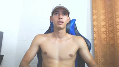 Hi guys im new 3 online show from March 11, 8:42 pm