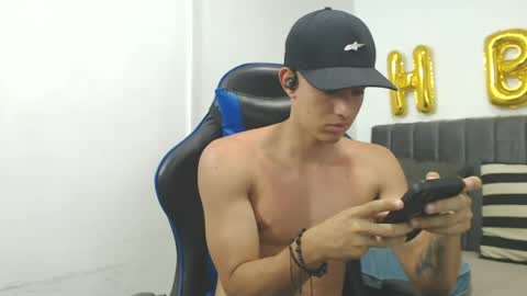 Hi guys im new 3 online show from May 20, 10:38 pm
