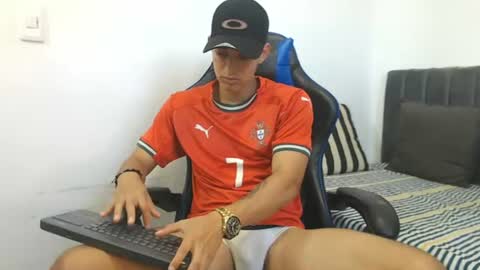 Snapshot of jake_shadow14 chatting on July 6, 5:37 pm Hi guys im new 3 online show from July 6, 5:37 pm