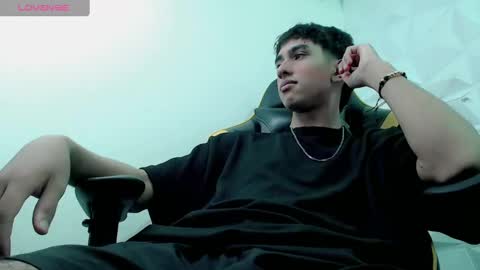 Snapshot of jake_tripp chatting on December 17, 9:39 am jake_tripp online show from December 17, 9:39 am