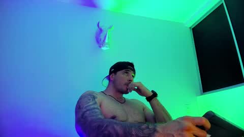 jakestone_1 online show from May 18, 10:59 pm