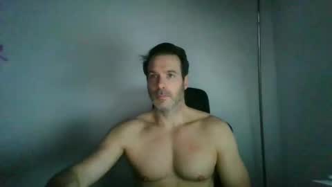 Snapshot of jam3s5959 chatting on February 9, 9:28 pm jam3s5959 online show from February 9, 9:28 pm