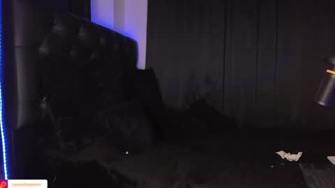 Snapshot of james1lee_ chatting on December 5, 8:55 am LeonardoInsta LeonardoperezcoPvt open online show from December 5, 8:55 am