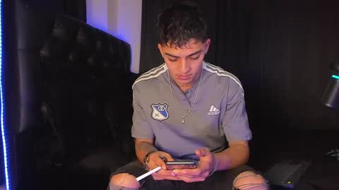 Snapshot of james1lee_ chatting on December 9, 2:45 am LeonardoInsta LeonardoperezcoPvt open online show from December 9, 2:45 am