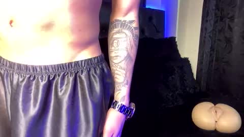 Snapshot of james1lee_ chatting on January 15, 5:50 am LeonardoInsta LeonardoperezcoPvt open online show from January 15, 5:50 am