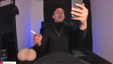 Snapshot of james1lee_ chatting on February 27, 5:02 am LeonardoInsta LeonardoperezcoPvt open online show from February 27, 5:02 am