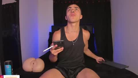 Snapshot of james1lee_ chatting on March 2, 2:08 am LeonardoInsta LeonardoperezcoPvt open online show from March 2, 2:08 am