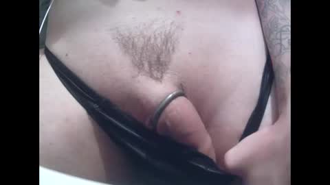 Snapshot of james223083 chatting on April 2, 9:34 pm James online show from April 2, 9:34 pm