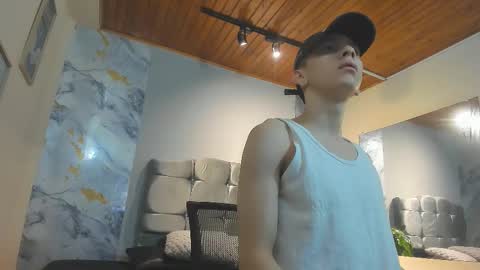 james_adamss_ online show from February 23, 12:46 pm