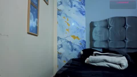 james_adamss_ online show from March 28, 11:21 am