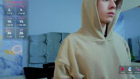 james_adamss_ online show from April 6, 12:06 pm