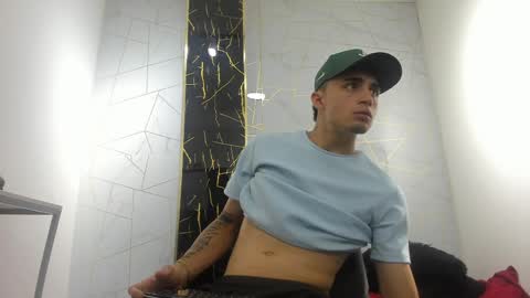 Snapshot of james_luxury chatting on April 6, 1:01 pm james_luxury online show from April 6, 1:01 pm