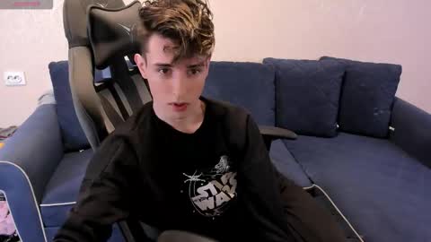 Snapshot of james_mil chatting on September 24, 8:45 pm James online show from September 24, 8:45 pm