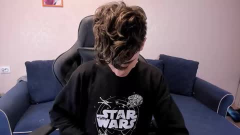 Snapshot of james_mil chatting on October 9, 7:01 pm James online show from October 9, 7:01 pm