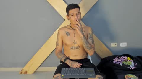 Snapshot of jamesinked_ chatting on December 10, 5:33 pm Jamesinked online show from December 10, 5:33 pm